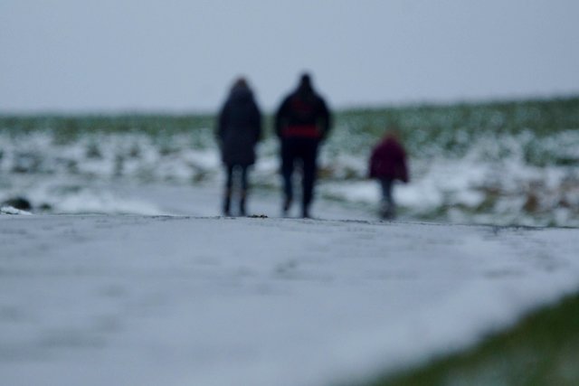 Dennoch sind Nebenstrecken nach wie vor mit restlichen Eisflächen bestückt. Hier wie überall in Deutschland ist das Wetter im einstelligen Temperaturbereich über Null Grad Celsius weiterhin mit Vorsicht zu genießen.