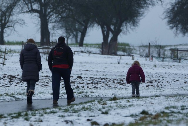 Gefährlich glatt waren die Straßen und Wege auch bei uns in der Region - im Maintal, Spessart und Odenwald - bereits in den frühen Morgenstunden des Samstages.  Dennoch gab es einige wenige Passanten, die sich an der frischen Luft einen kleinen Spaziergang gönnten.