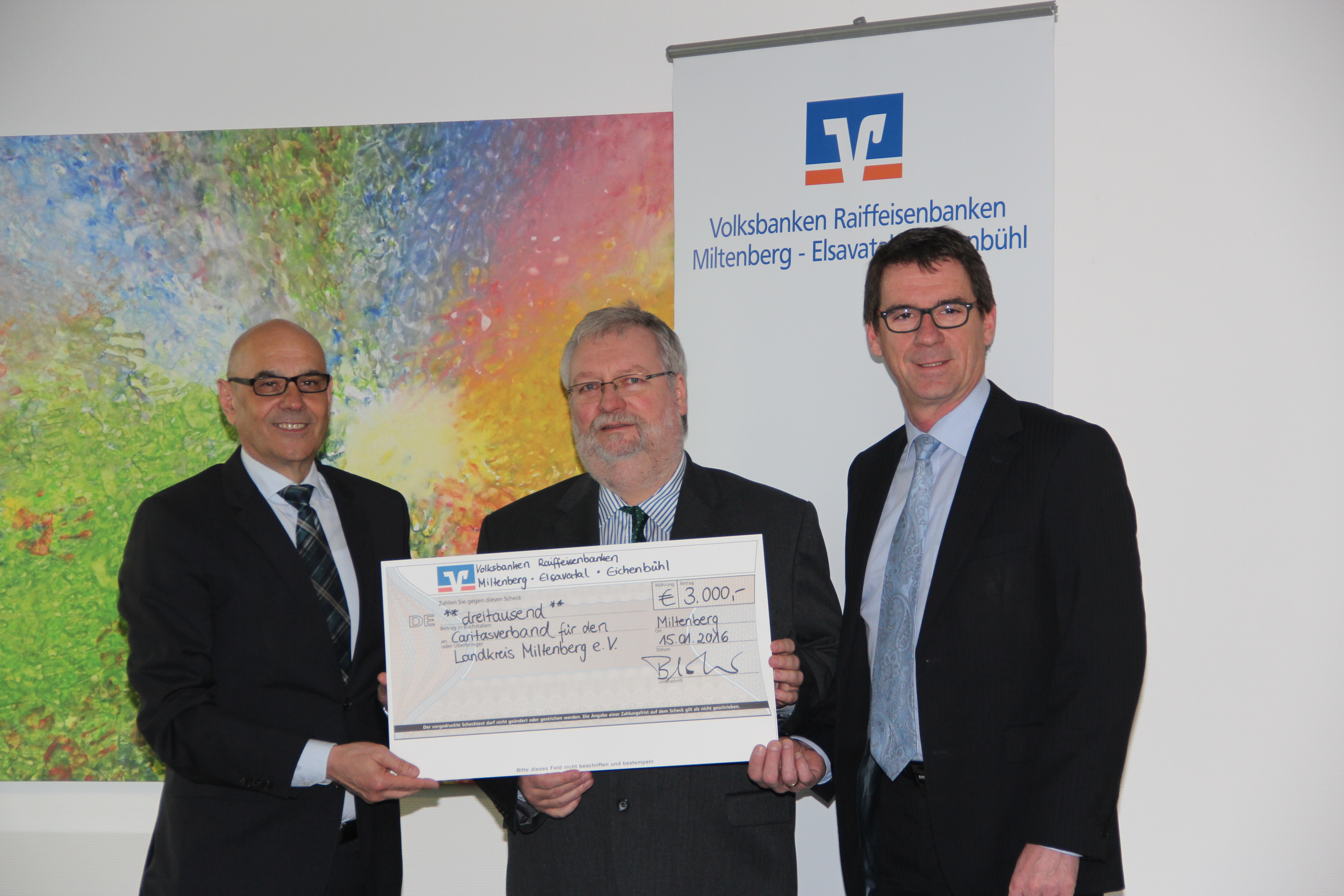 Auf dem Bild von links: Dr. Hans-Martin Blättner (Kreisverbandsvorsitzender), Heinrich Almritter (Geschäftsführer des Caritasverbandes) und Thomas Reinhart (Vorstandsvorsitzender Raiffeisenbank Eichenbühl).