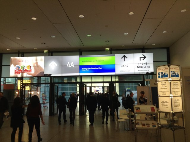 Eingang Ost der Messe Nürnberg, Übergang zur Modellbahn-Halle 4A