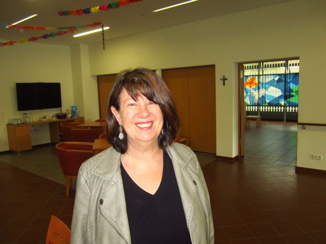 Claudia Schüssler-Volz engagiert sich ehrenamtlich als Vorlesepatin. | Foto: Seniorenwohnstift Erlenbach