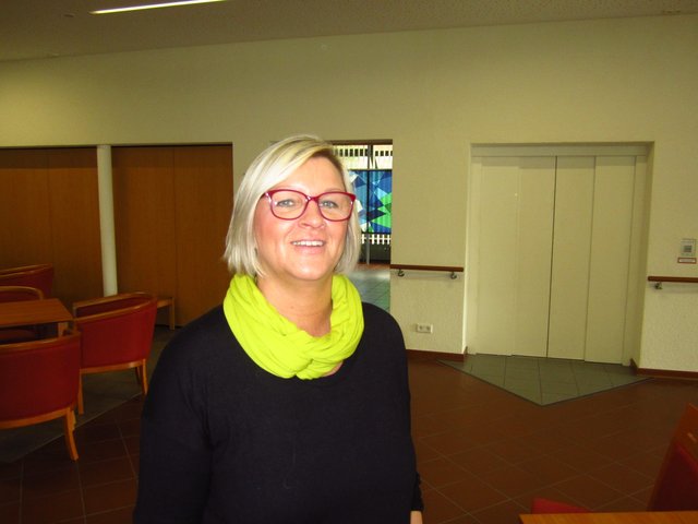 Waltraud Blatz-Pfützner, verantwortliche Fachkraft für Gerontopsychiatrie und Leiterin des sozialen Dienstes, schätzt die Vorteile, die die Vorlesepaten bieten. | Foto: Seniorenwohnstift Erlenbach