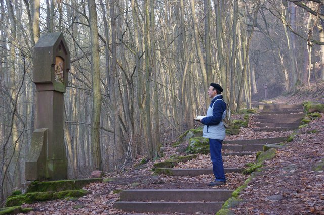 Stille Rast auf dem Weg zum Kloster Engelberg zwischen Miltenberg und Großheubach.