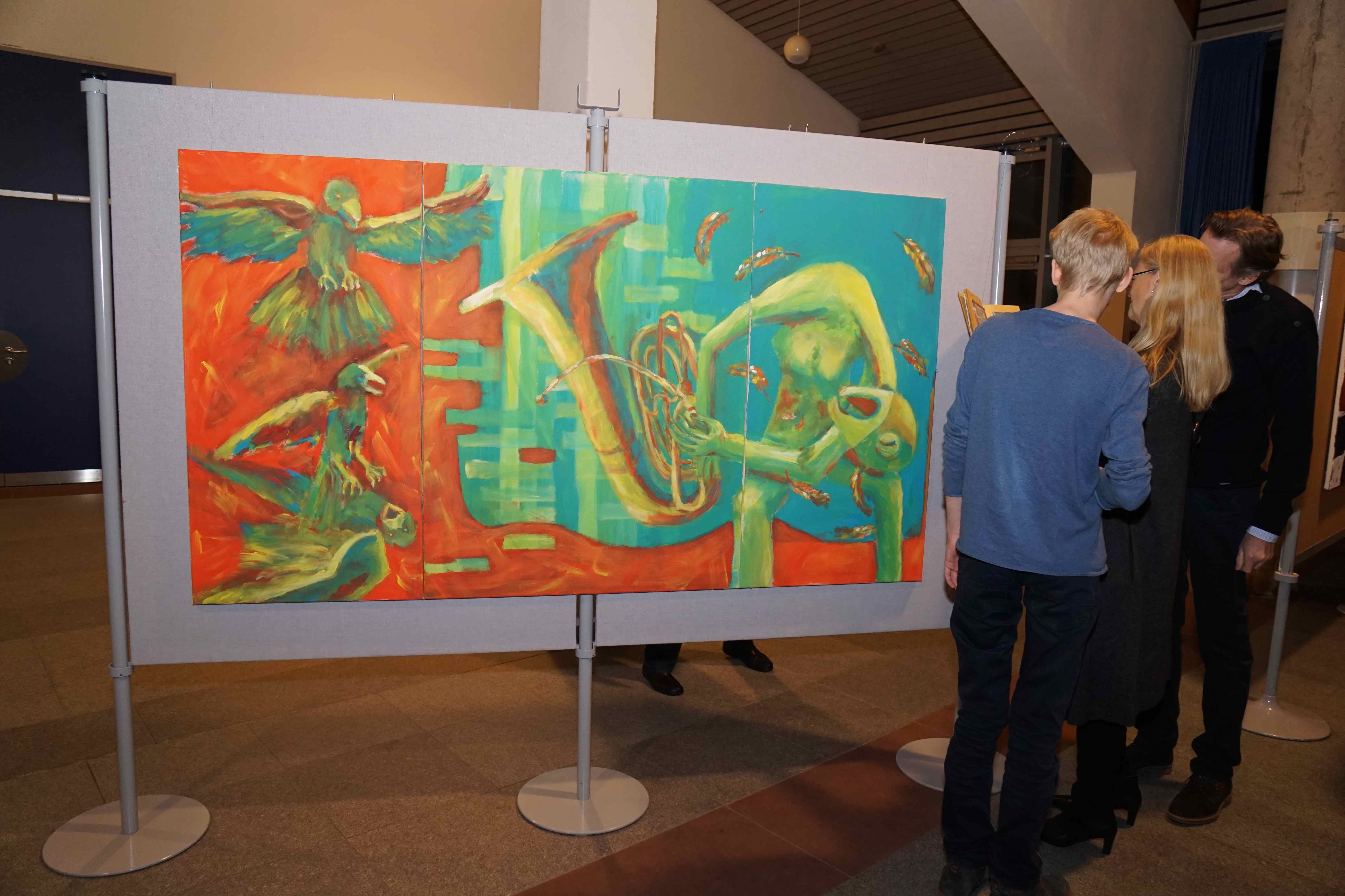 Facettenreich sind die Ergebnisse: abstrakt, abstrahierend, expressionistisch, impressionistisch, mono- und polychrom ... einfach sehens- und bewundernswert!