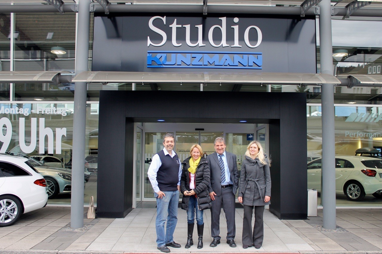 Die Aschaffenburger Landtagsabgeordnete Martina Fehlner informierte sich im Rahmen des „Bayerischen Tags der Ausbildung“ bei der Robert Kunzmann GmbH über weitere Verbesserungen der Berufsorientierung junger Menschen. Mit dabei: Manfred Zentgraf, Ausbildungsleiter Autohaus Kunzmann, Harald Maidhof, Leiter der Arbeitsagentur Aschaffenburg sowie Verena Hepp, Arbeitgeber-Service der Arbeitsagentur Aschaffenburg