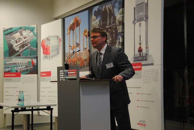 Prof. Dr. Ralf Heilmann gewährte den Anwesenden einen Einblick in angewandte Lasertechnik und Photonik.