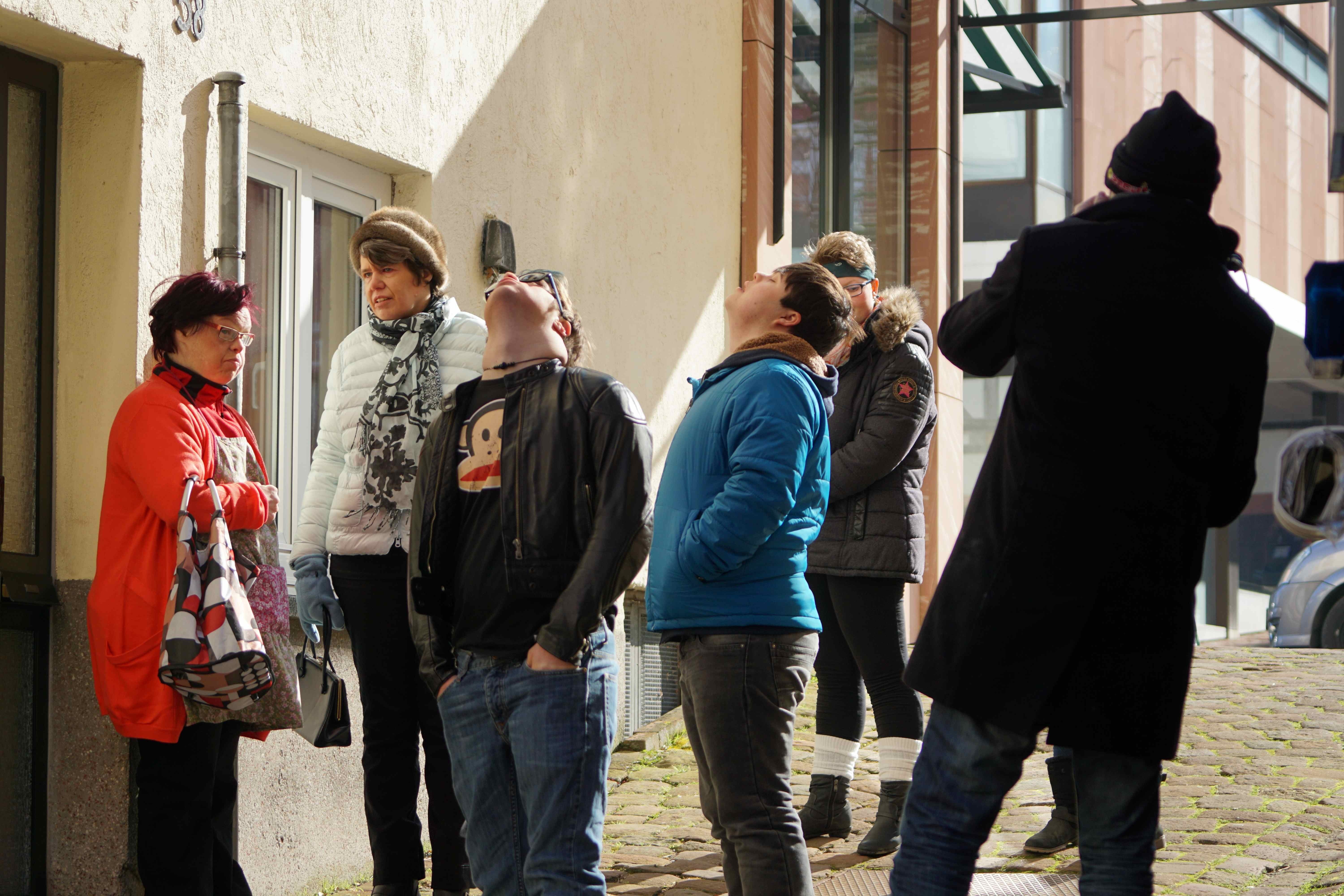 "Ton ab, Kamera läuft und Action"- heißt es nun in Miltenberg bei verschiedenen Dreh-Szenen, unter anderem rund um die Klosterkirche.
