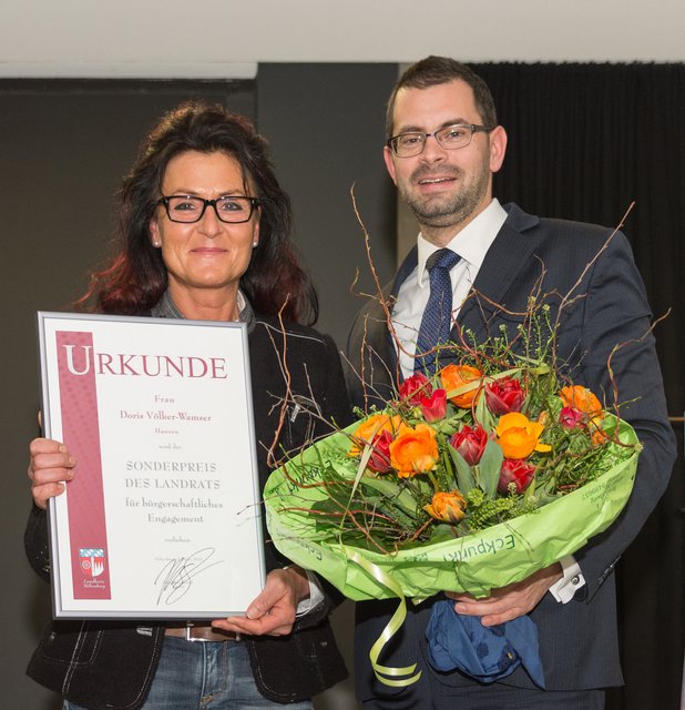 Den erstmals ausgelobten Sonderpreis übergab Landrat Jens Marco Scherf an Doris Völker-Wamser.