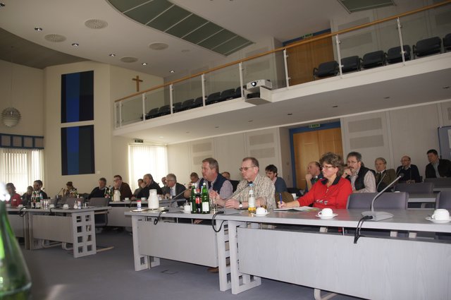 Das Auditorium mit Vertretern von betroffenen Kommunen, Behörden, Verbänden und Organisationen.