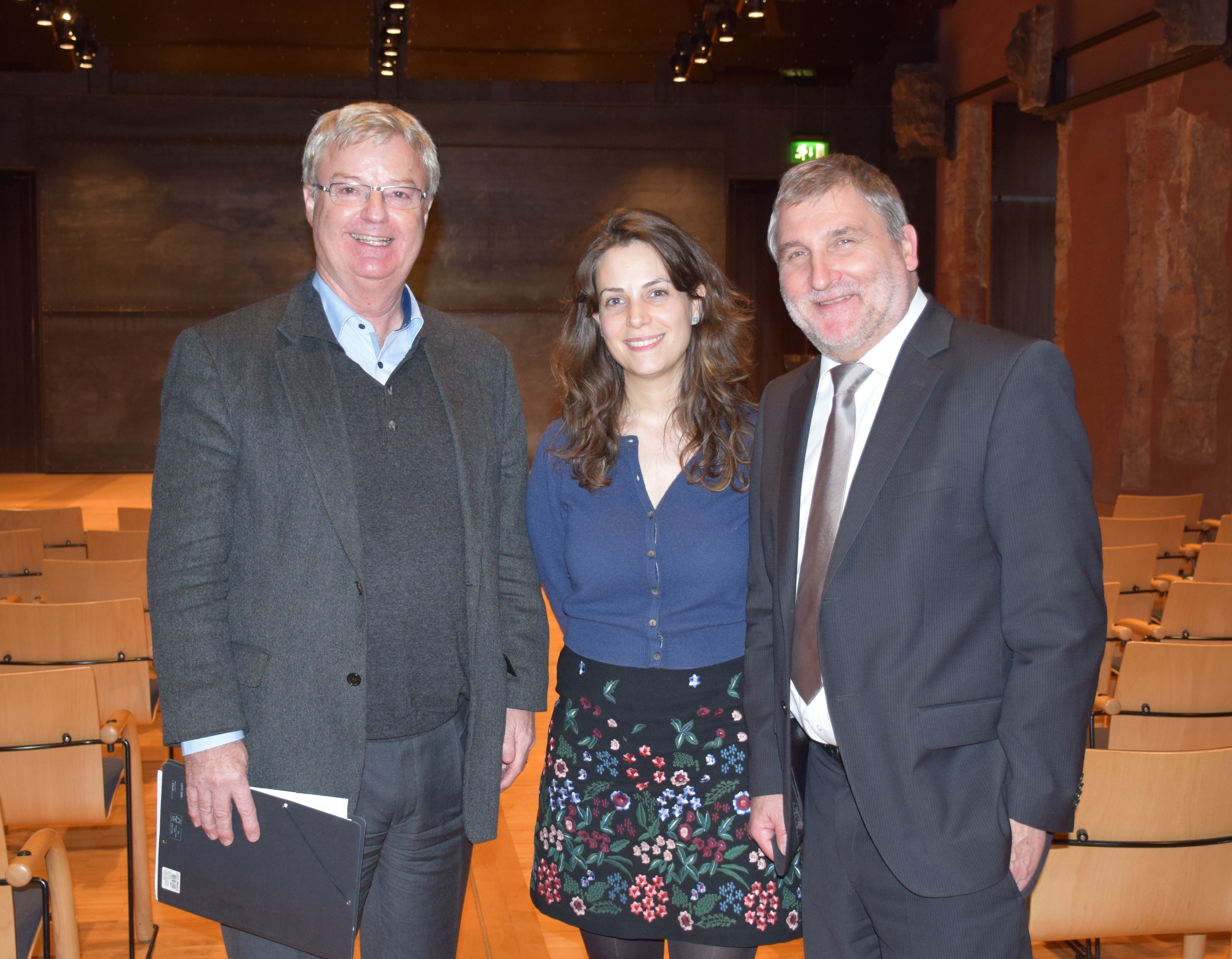 Peter Clever, alternierender Vorsitzender des Verwaltungsrats der Bundesagentur für Arbeit, Anna Ehrlich vom Integrationsmanagement der Stadt Aschaffenburg und Harald Maidhof, Chef der Agentur für Arbeit, sehen die Integration von Flüchtlingen in Aschaffenburg auf einem guten Weg.