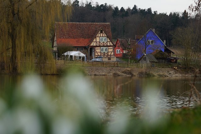 Die vorfrühlingshafte Natur- und Kultur-Landschaft lädt zum Wandern und Erkunden rund um Walldürn-Gottersdorf ein.