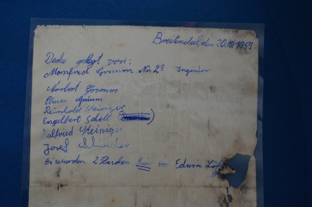 Geheinnisse aus der Flaschenpost von 1959. Hier haben sich die Handwerker von 1959 verewigt.