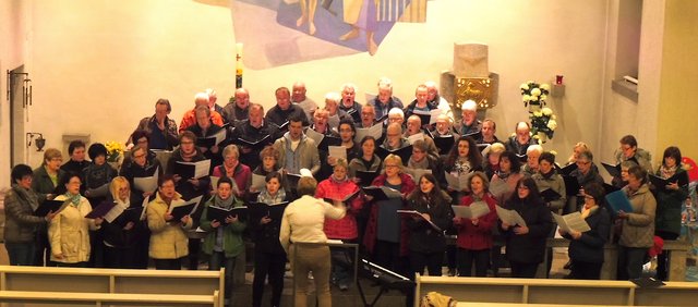 Die Sänger aus Eisenbach, Ebersbach und Mechenhard bei der gemeinsamen Chorprobe in St. Josef.