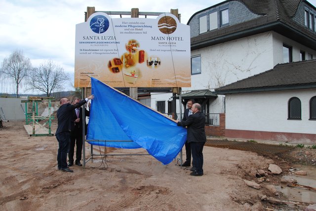 Enthüllung des Baustellenschildes