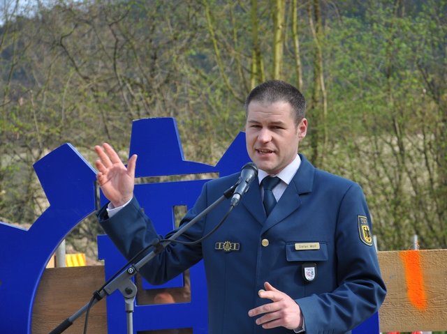 Ortsbeauftragter Stefan Wolf freute sich, zusammen mit den Helferinnen und Helfern, dass der Bau der Unterkunft nun endlich startet.