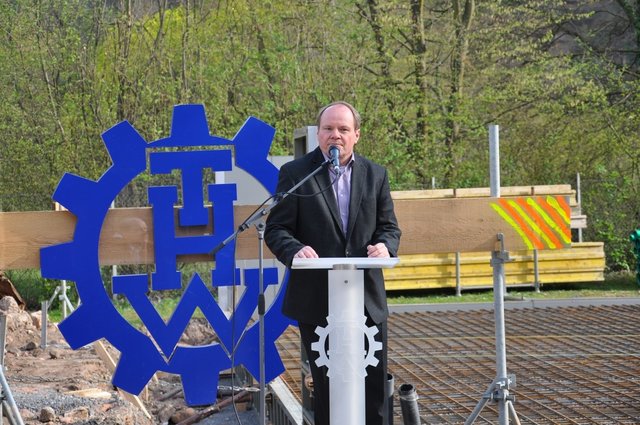 Werner Schuster von der BIMA in Augsburg wünschte dem Bauprojekt einen guten Verlauf.