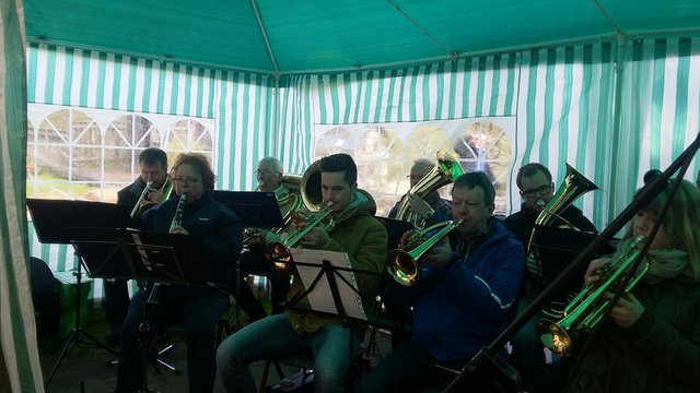 Die Weckbacher Musikanten spielten zum Frühschoppen auf.