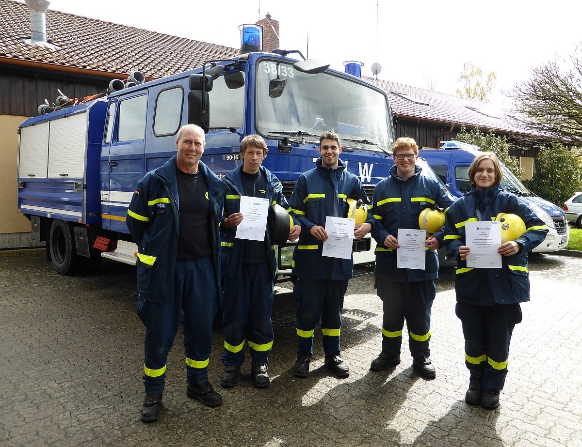 Das erfolgreiche Miltenberg Team: Ausbildungsbeauftragter Martin Oettinger, Niklas Knörzer, Jonas Schneider, Florian Leuner sowie Sina Kempf