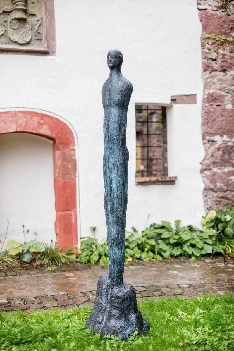 Die Bronze des Anstoßes.
