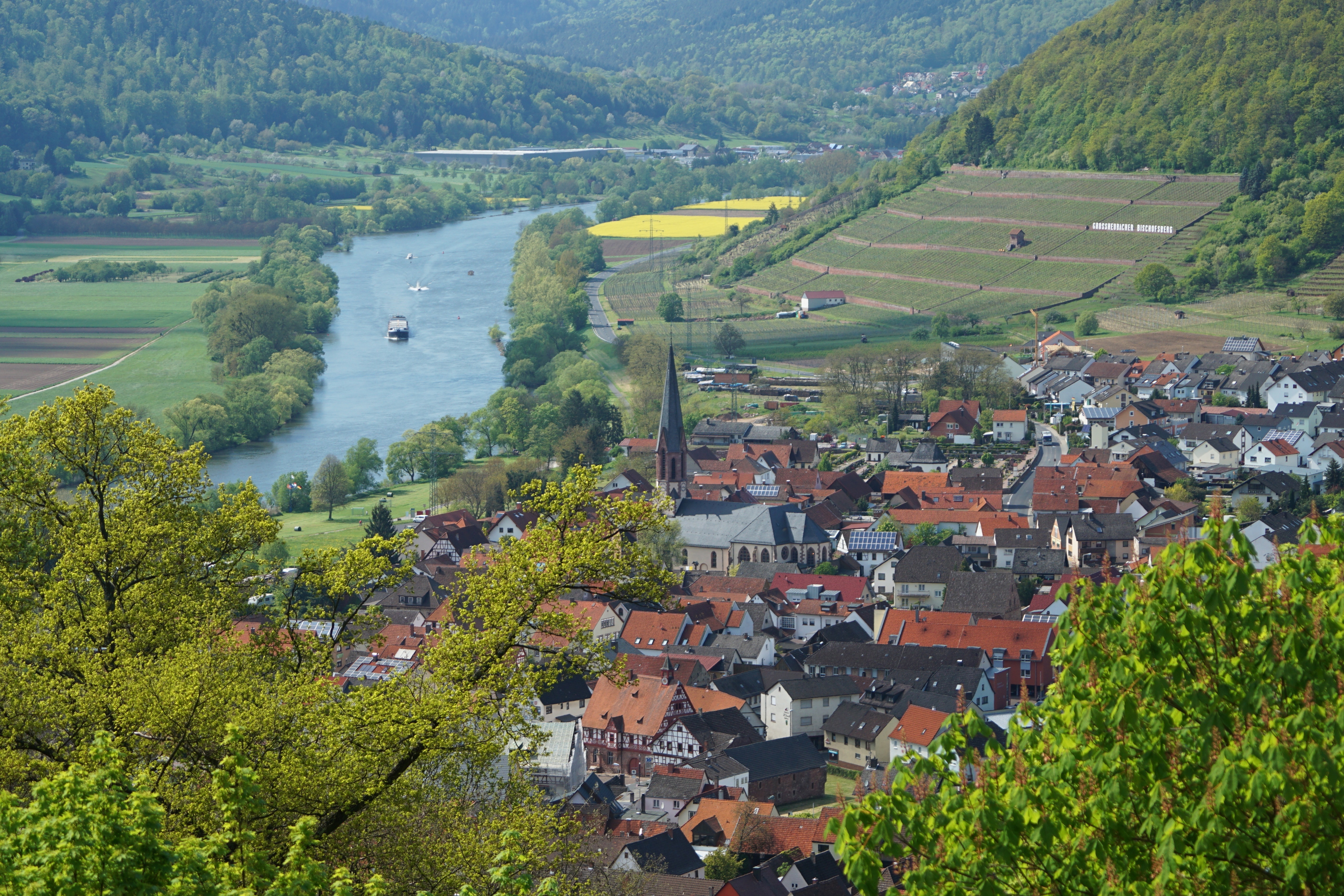 Großheubach - gesehen vom Kloster Engelberg.