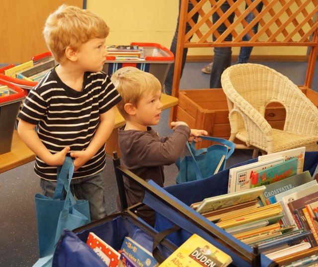 nun können die Büchertaschen gefüllt werden