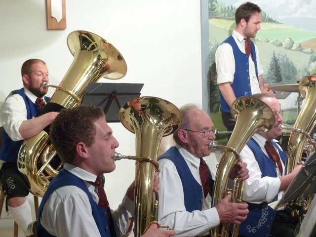Odenwälder Trachtenkapelle Wenschdorf-Monbrunn unter der Leitung von Susanne Hock beim Musikalischen Maienabend 2016
