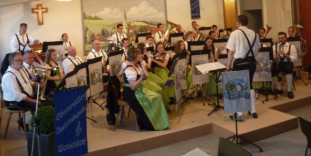 Musikkapelle Watterbach-Breitenbuch unter der Leitung von Christian Trunk beim Musikalischen Maienabend 2016 in Wenschdorf
