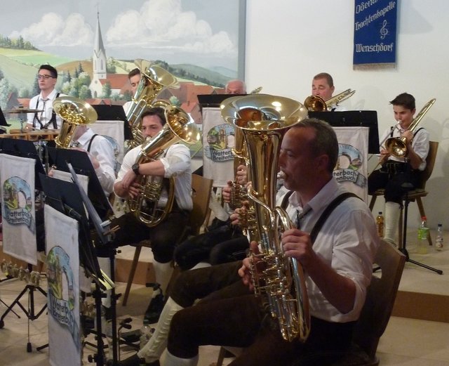 Musikkapelle Watterbach-Breitenbuch unter der Leitung von Christian Trunk beim Musikalischen Maienabend 2016 in Wenschdorf