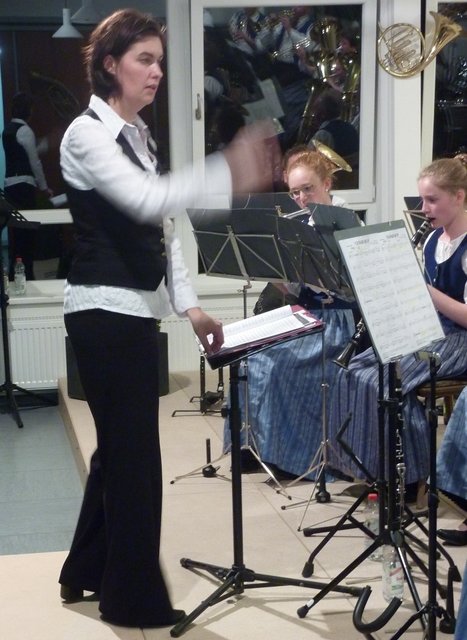 Odenwälder Trachtenkapelle Wenschdorf-Monbrunn unter der Leitung von Susanne Hock beim Musikalischen Maienabend 2016