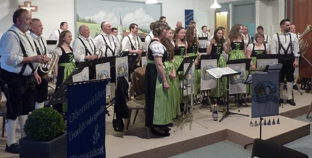 Musikkapelle Watterbach-Breitenbuch unter der Leitung von Christian Trunk beim Musikalischen Maienabend 2016 in Wenschdorf