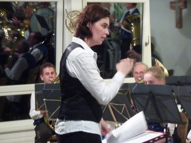 Odenwälder Trachtenkapelle Wenschdorf-Monbrunn unter der Leitung von Susanne Hock beim Musikalischen Maienabend 2016