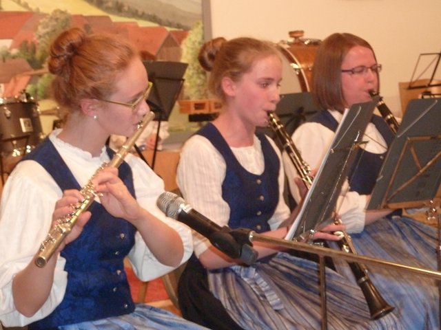 Jugendkapelle Wenschdorf-Monbrunn unter der Leitung von Susanne Hock beim Musikalischen Maienabend 2016