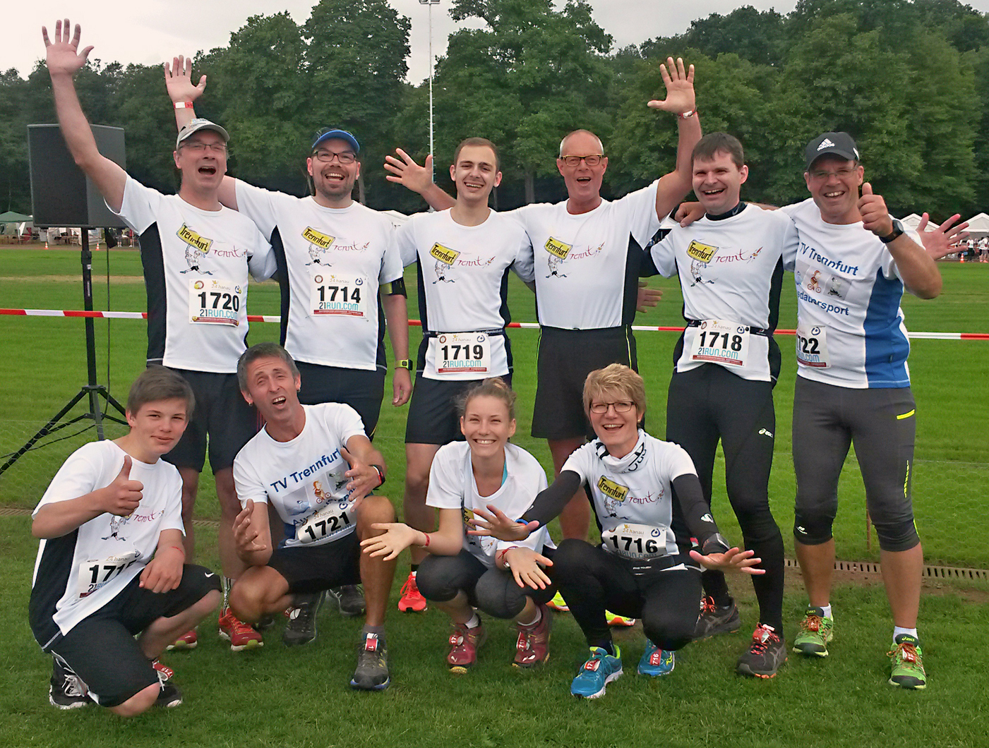 "Trennfurt-rennt-Team 2": (v.l.n.r. hinten) Norbert Abb, Andreas Haber, Michael Zöller, Uwe Leibmann, Martin Herkert, Udo Wohlmann; (vorne) Felix Wohlmann, Rainer Schmitt, Lucy Hunt, Iris Breitenbach