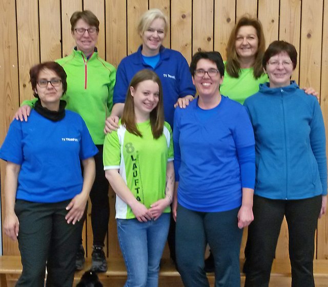 "Trennfurt-rennt Team 1": (v.l.n.r. hinten) Jutta Kropp, Andrea Ühlein, Irene Schmitt; (vorne) Petra Wöber, Ann-Kathrin Niesler, Carolin Wohlmann, Corinna Ebert.