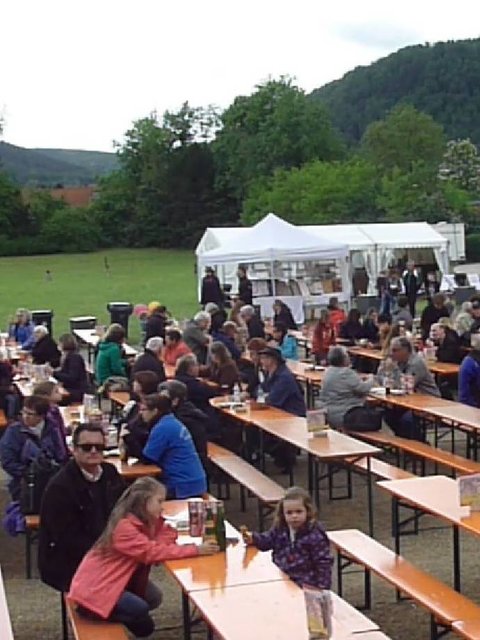 Maimarkt mit Musikfest im Schlosshof Kleinheubach