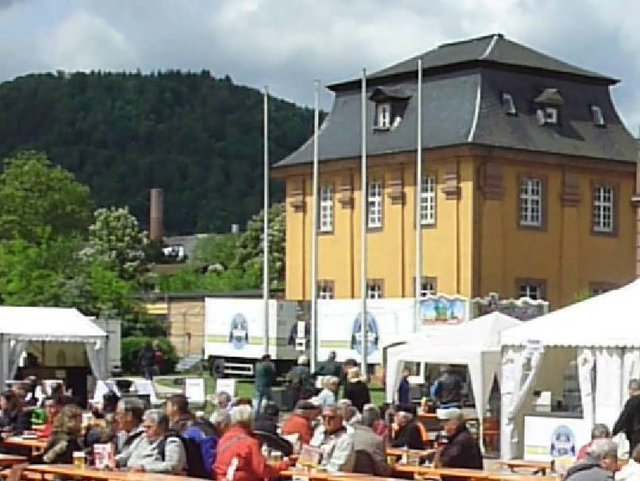 Maimarkt mit Musikfest im Schlosshof Kleinheubach