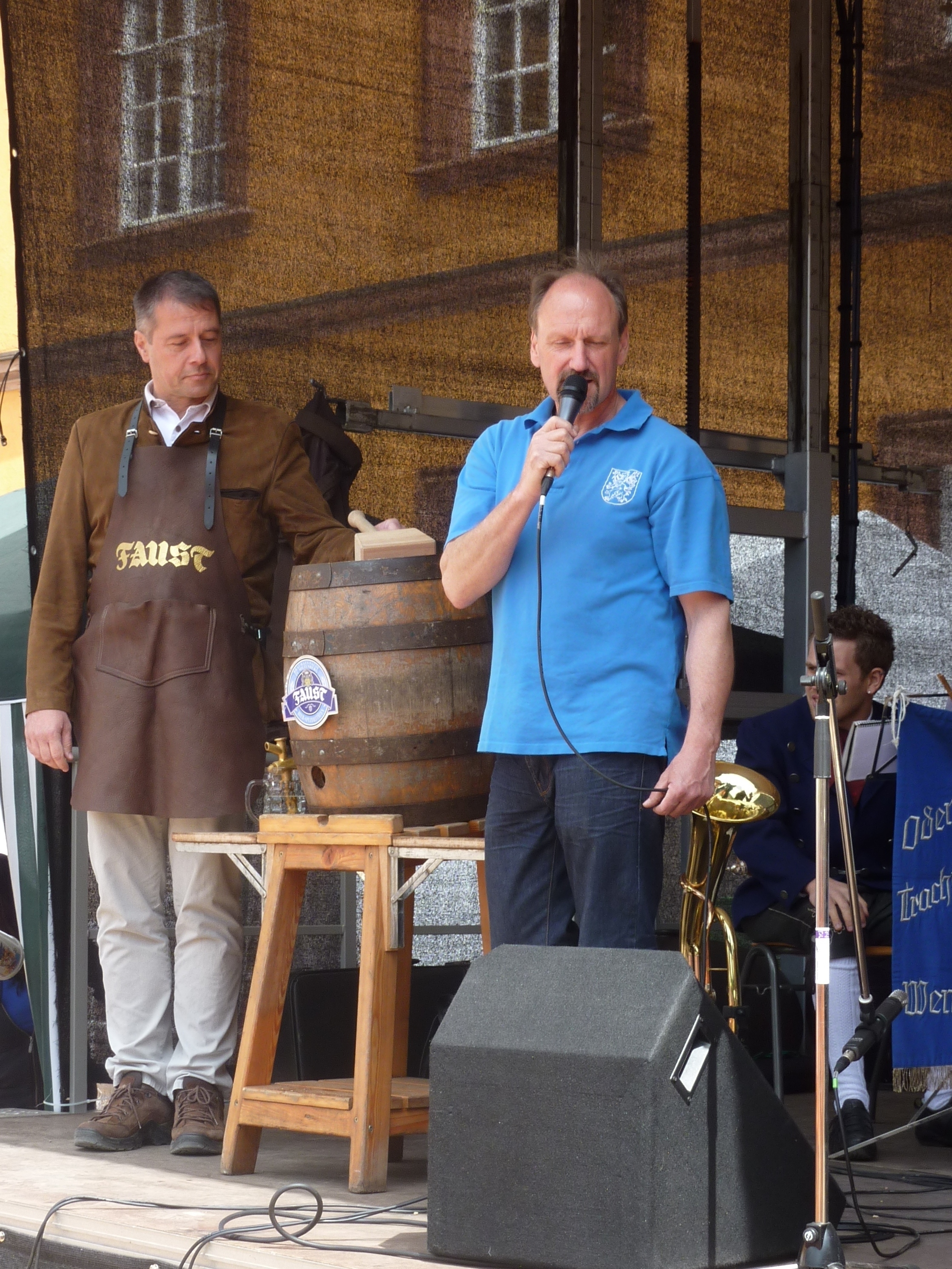 Bieranstich durch Bürgermeister Danninger und die Vorsitzenden Friedrich Schöffler und Thomas Bissert