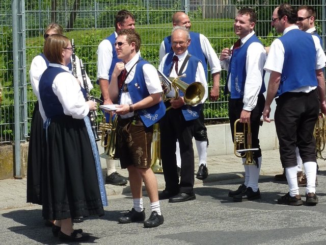 "Odenwälder Trachtenkapelle Wenschdorf-Monbrunn"  -  Blumenkorso Bienenmarkt Michelstadt 22. Mai 2016
