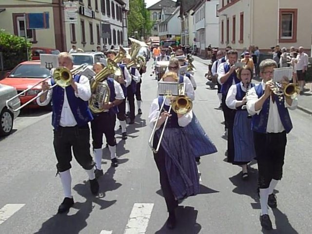 "Odenwälder Trachtenkapelle Wenschdorf-Monbrunn"  -  Blumenkorso Bienenmarkt Michelstadt 22. Mai 2016