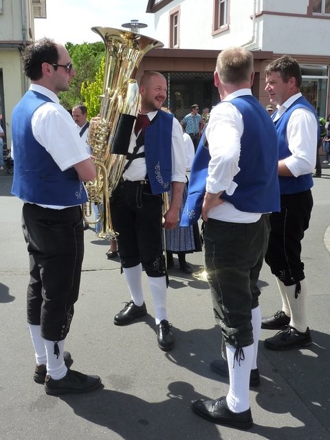 "Odenwälder Trachtenkapelle Wenschdorf-Monbrunn"  -  Blumenkorso Bienenmarkt Michelstadt 22. Mai 2016