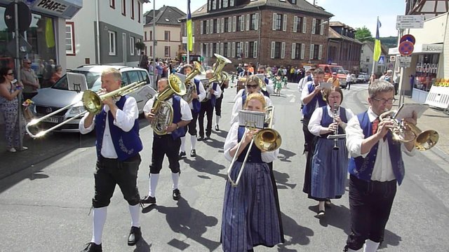 "Odenwälder Trachtenkapelle Wenschdorf-Monbrunn"  -  Blumenkorso Bienenmarkt Michelstadt 22. Mai 2016