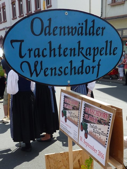 "Odenwälder Trachtenkapelle Wenschdorf-Monbrunn"  -  Blumenkorso Bienenmarkt Michelstadt 22. Mai 2016
