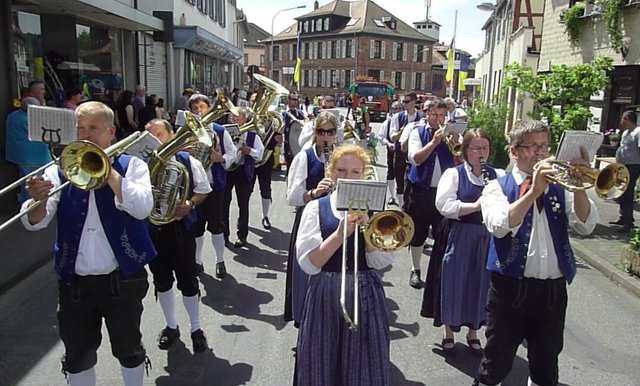 "Odenwälder Trachtenkapelle Wenschdorf-Monbrunn"  -  Blumenkorso Bienenmarkt Michelstadt 22. Mai 2016