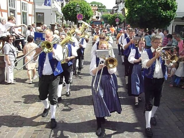 "Odenwälder Trachtenkapelle Wenschdorf-Monbrunn"  -  Blumenkorso Bienenmarkt Michelstadt 22. Mai 2016
