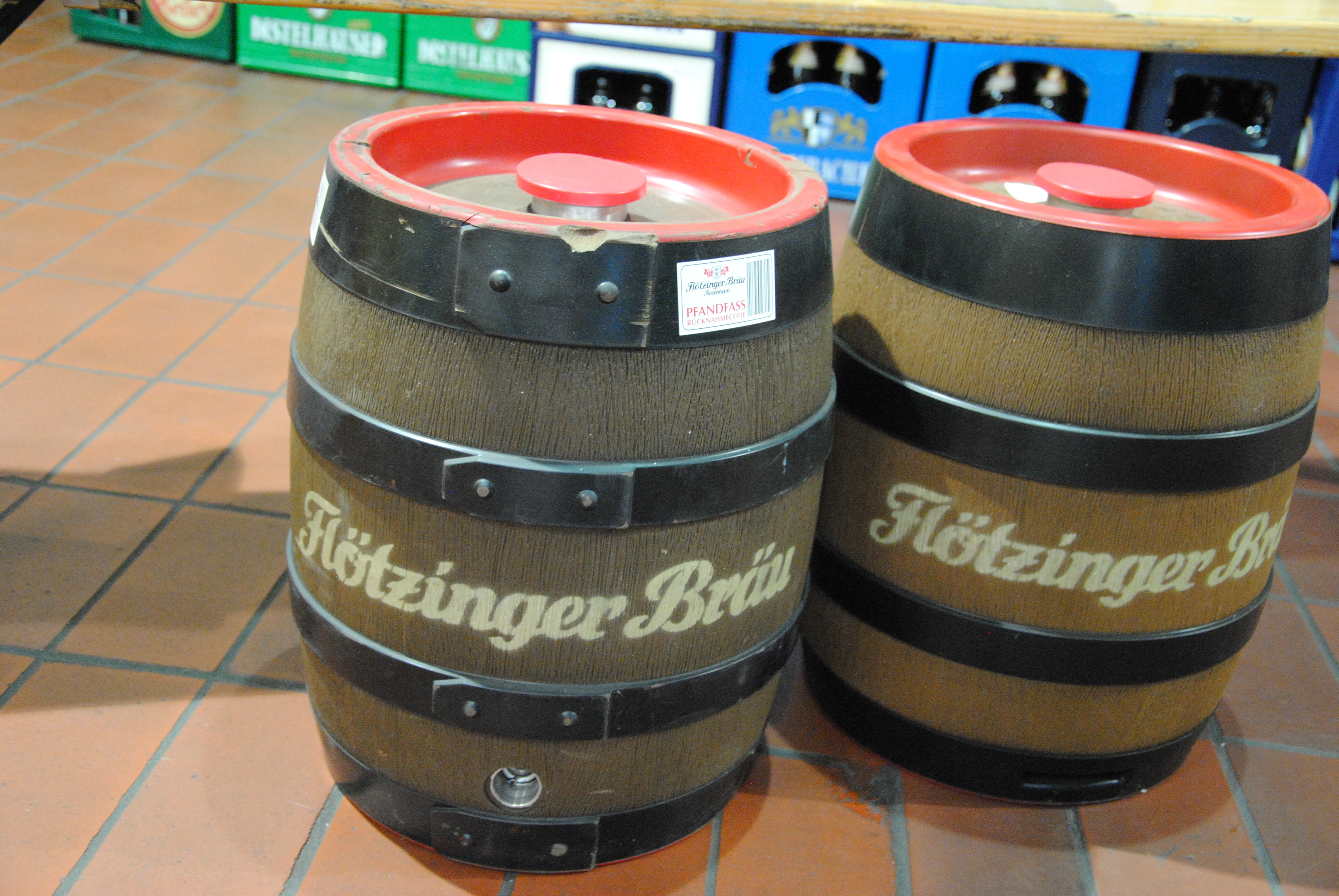 In KUHNs Getränkemarkt erhalten Sie die vielfach ausgezeichneten Flötzinger Biere in der Flasche oder als Fass.