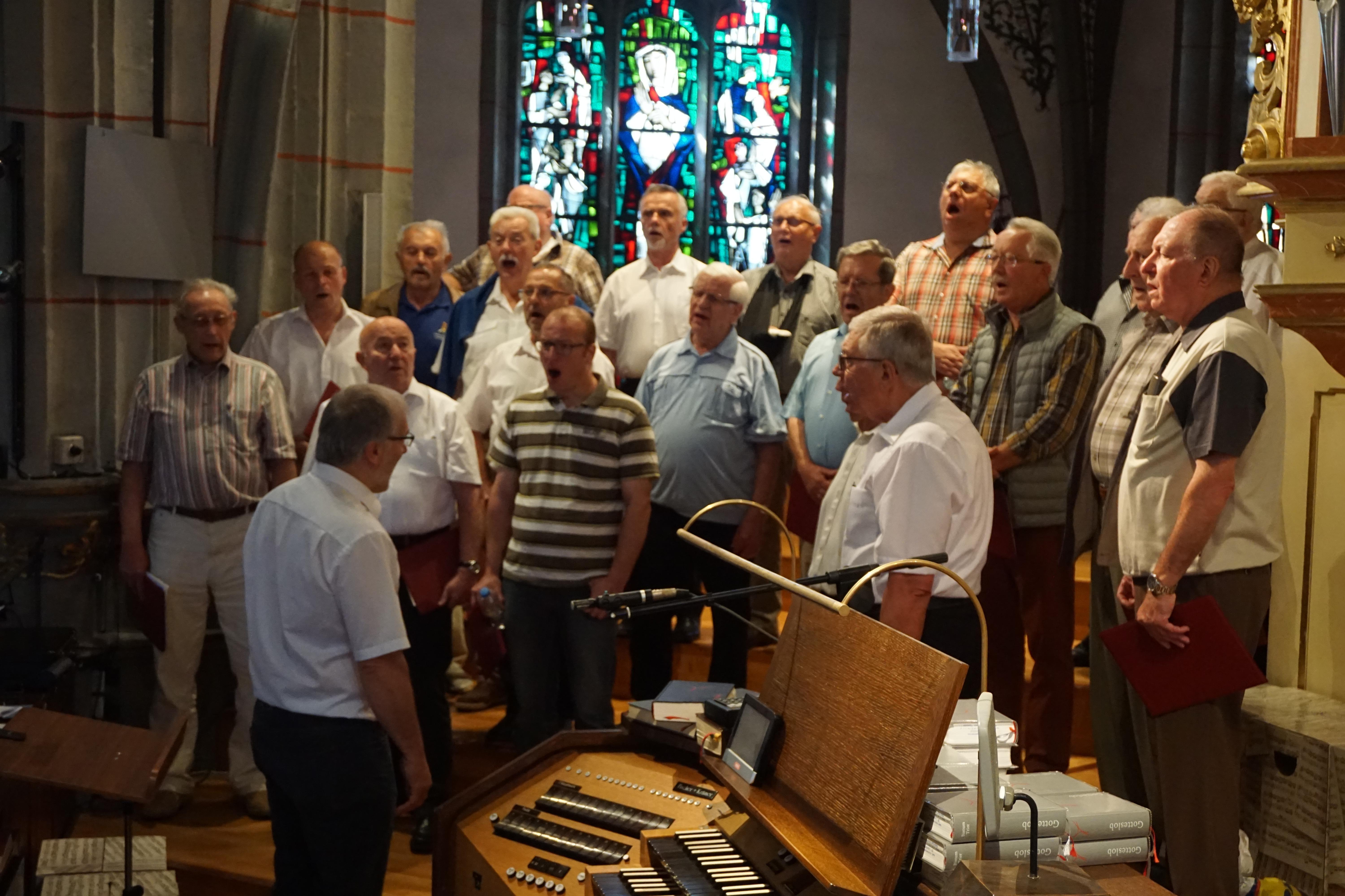 Mitgestaltung des Gottesdienstes in der St. Laurentiuskirche in Ahrweiler.