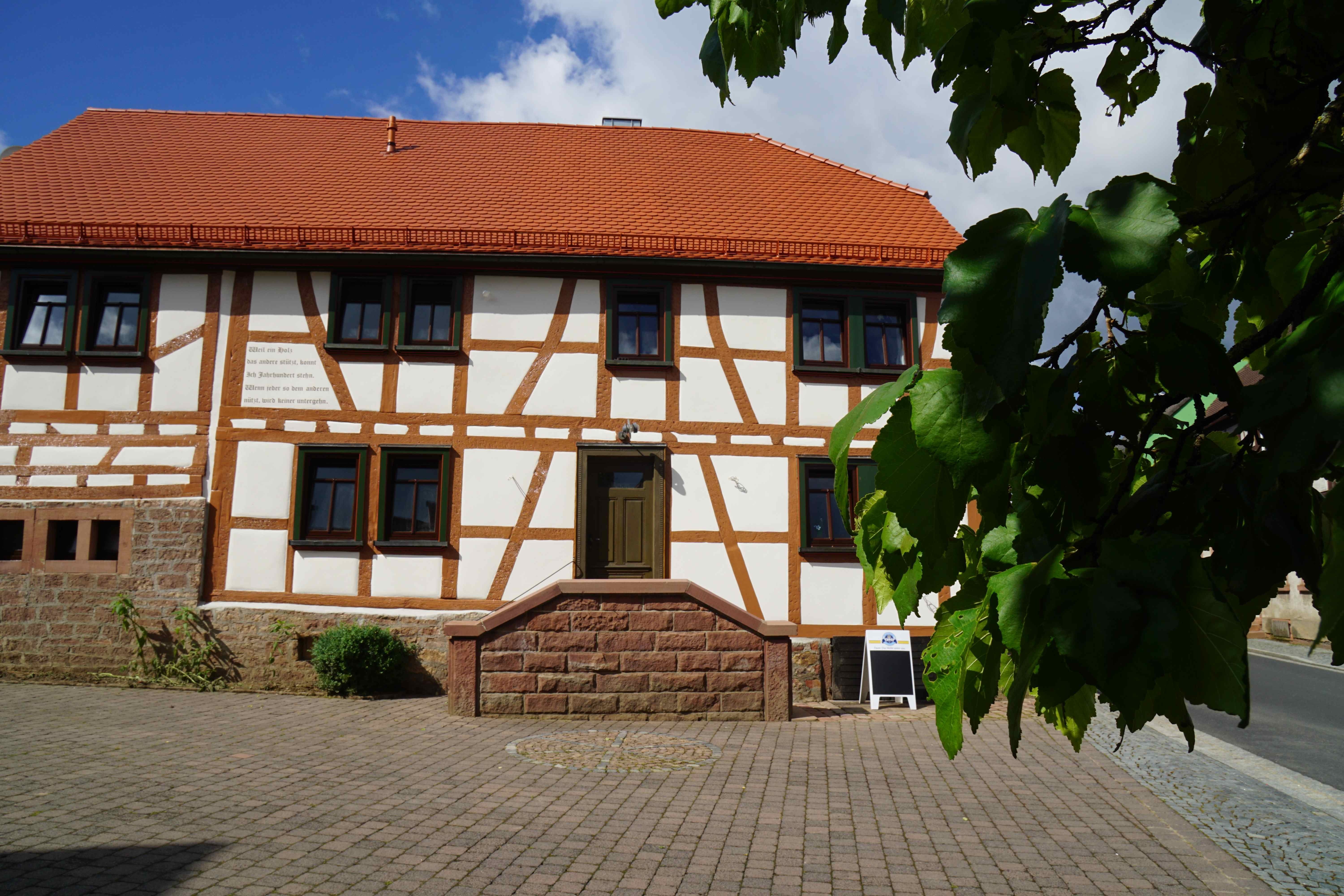 Das 1717 erstmals erwähnte Traditionsgasthaus "Zum Goldene Rad" wurde vom Besitzer Eberhard Heider im November 2015 an die Familie Stauder, verpachtet, wobei die neuen Wirtsleute – Herr und Frau Stauder - bereits langjährige Erfahrung in der Gastronomie, aufweisen können.