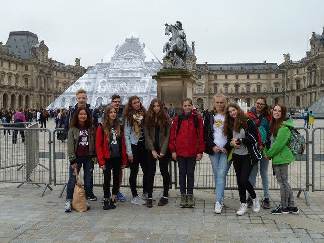 Louvre und Pyramide