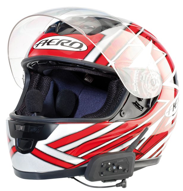 Marktführer Schuberth und Vemar bieten offiziell zwar ebenfalls Helme mit der Bluetooth-Verbindung an, aber die Anfrage der Fachzeitschrift überraschte die Vertriebsabteilungen: Zum derzeitigen Zeitpunkt, so bekam man lapidar zu hören, könne man die Helme noch nicht zur Verfügung stellen. Wer also vor der Urlaubstour eine solche Anschaffung geplant hat, sollte nicht kurz vor Ladenschluss und Abfahrtstermin beim Händler aufkreuzen. Beim Thema Bluetooth ist mit längeren Lieferfristen zu rechnen.