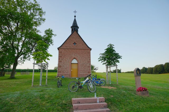 Radler-Rast an der Monbrunner Kaspelle.